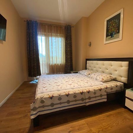 Apartment On Dragomirova Киев Екстериор снимка
