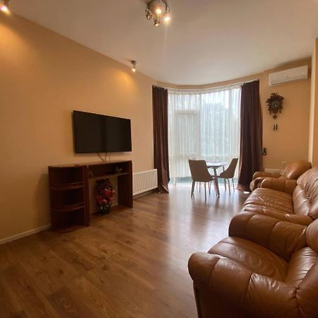 Apartment On Dragomirova Киев Екстериор снимка