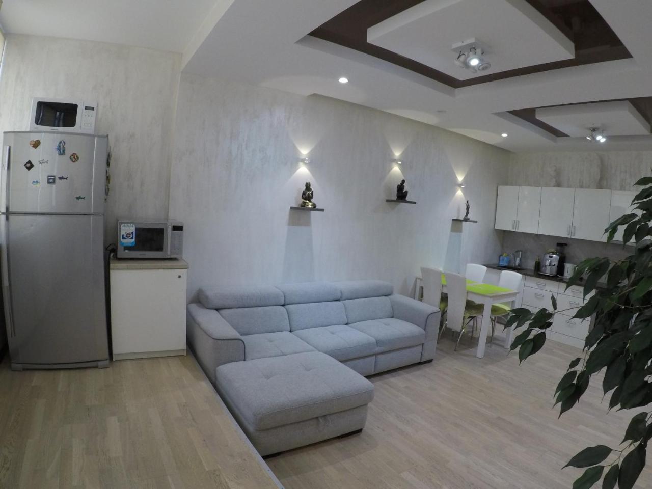 Apartment On Dragomirova Киев Екстериор снимка