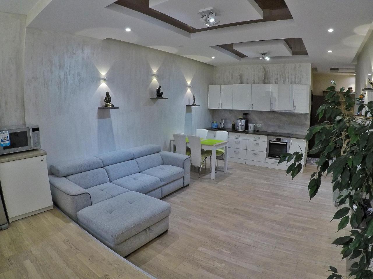 Apartment On Dragomirova Киев Екстериор снимка