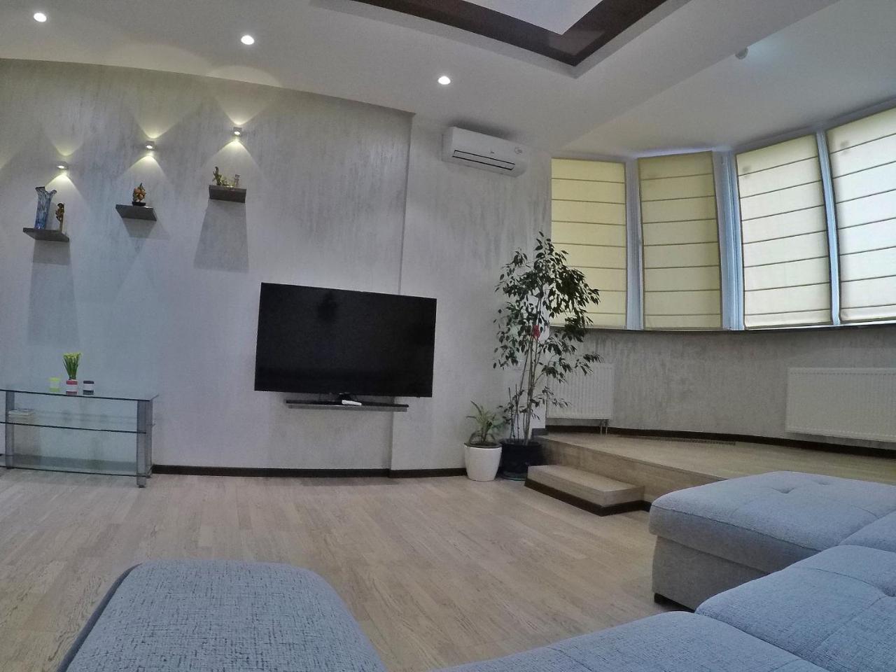 Apartment On Dragomirova Киев Екстериор снимка